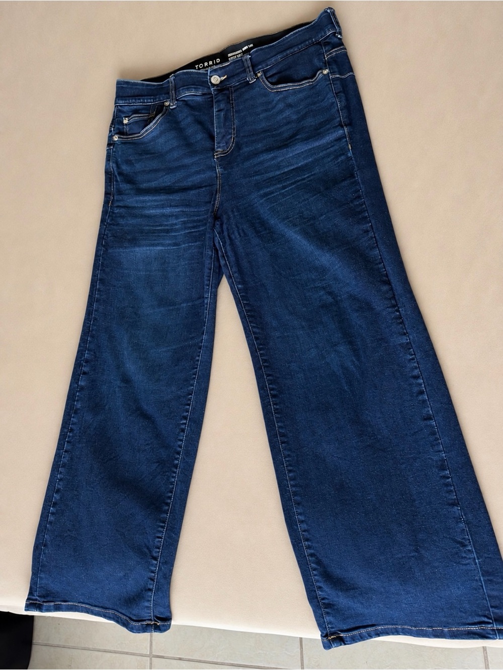 Torrid Bombshell Wide Leg Super Soft Jeans – Dark Wash Short